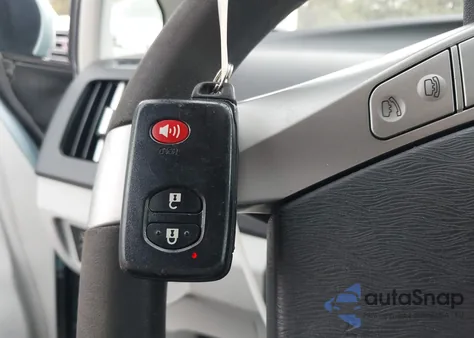 2013 Toyota Prius Two z USA, uszkodzony, nr VIN JTDKN3DU6D5629005